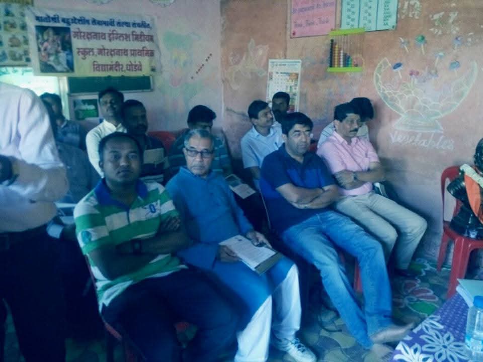 मान्यवरांची गोरक्षनाथ शाळेला भेट